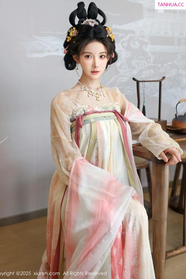   [XiuRen]高清写真图 2025.08.13 No.10645 梨霜儿 古装服饰第13张图片